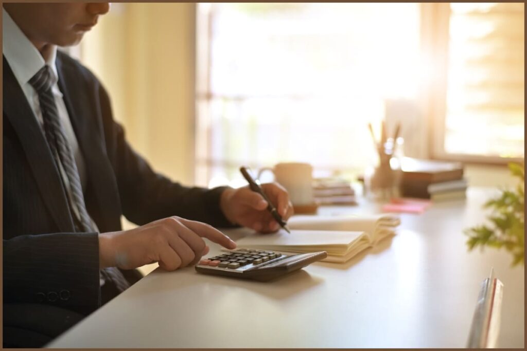 Se seu saldo for favorável, você poderá receber a restituição do Imposto de Renda. Veja os principais pontos:
O calendário de restituição começa em maio e segue até setembro.
Prioridades incluem idosos, professores e pessoas com deficiência.
Para consultar, acesse o site da Receita Federal ou o aplicativo IRPF.