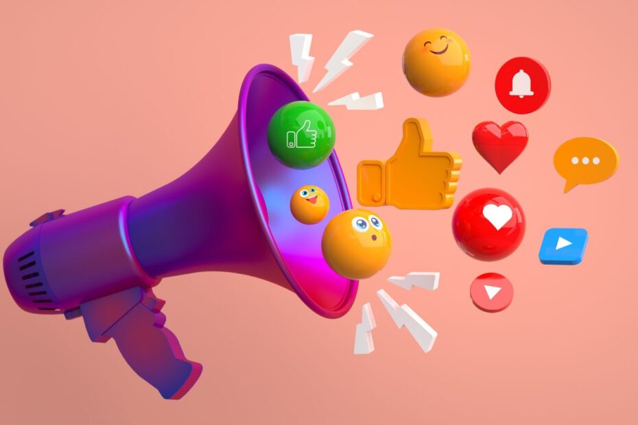 Megafone com emojis representando engajamento nas redes sociais através do marketing esportivo.